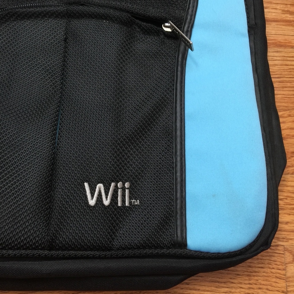 Nintendo Wii Black Blue Carrying Case Travel Bag - Picture 2 of 7